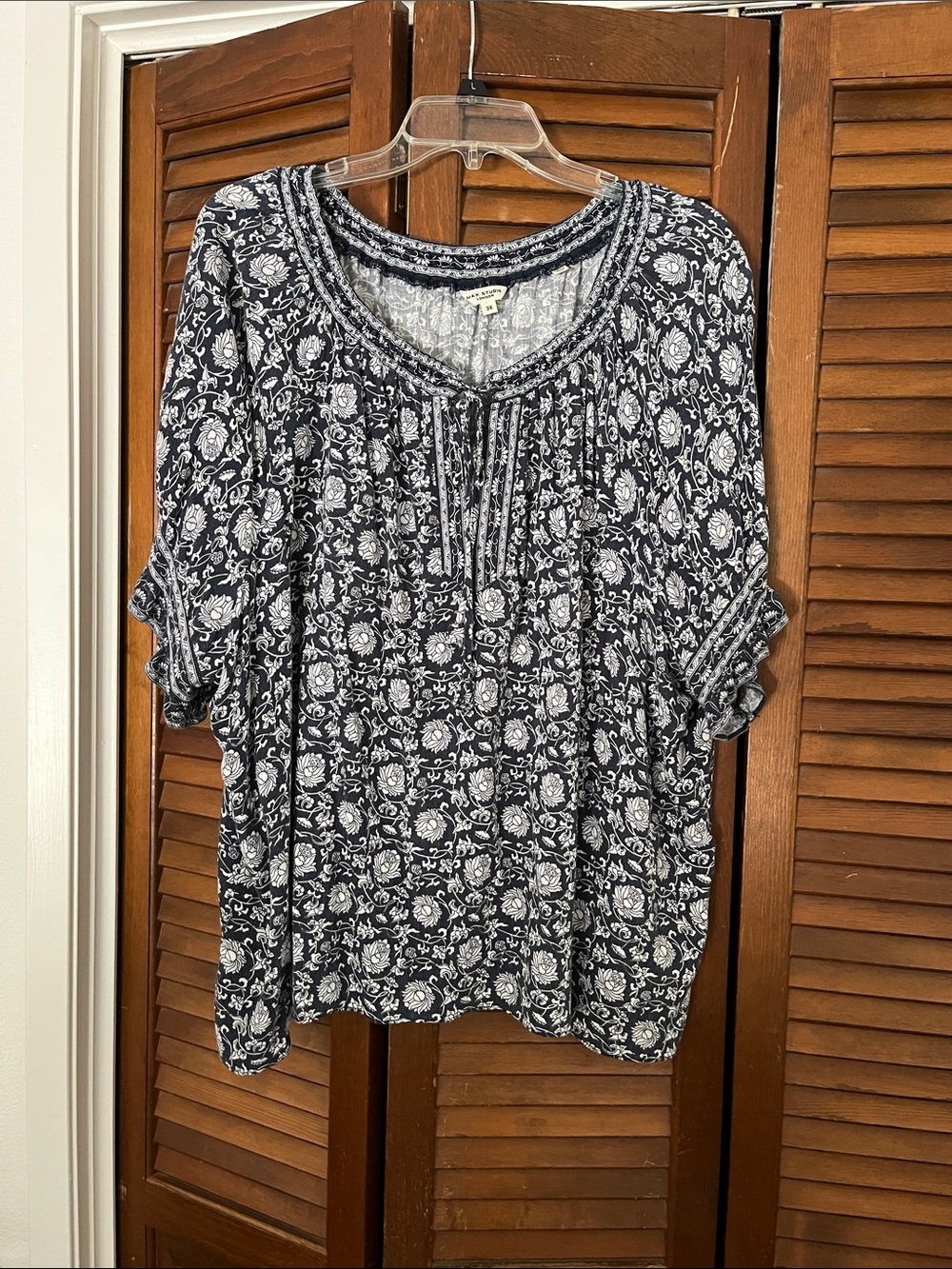 Max Studio Navy and White Floral Peasant Blouse 3X